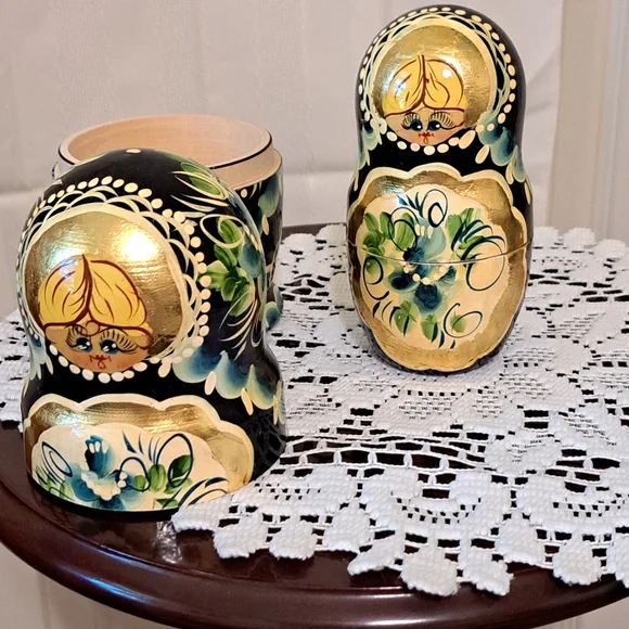 Hand-Painted Russian Nesting Doll - Blue And Red 5 Dolls In Each - Picture 3 of 6